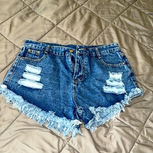 Frayed high waisted shorts